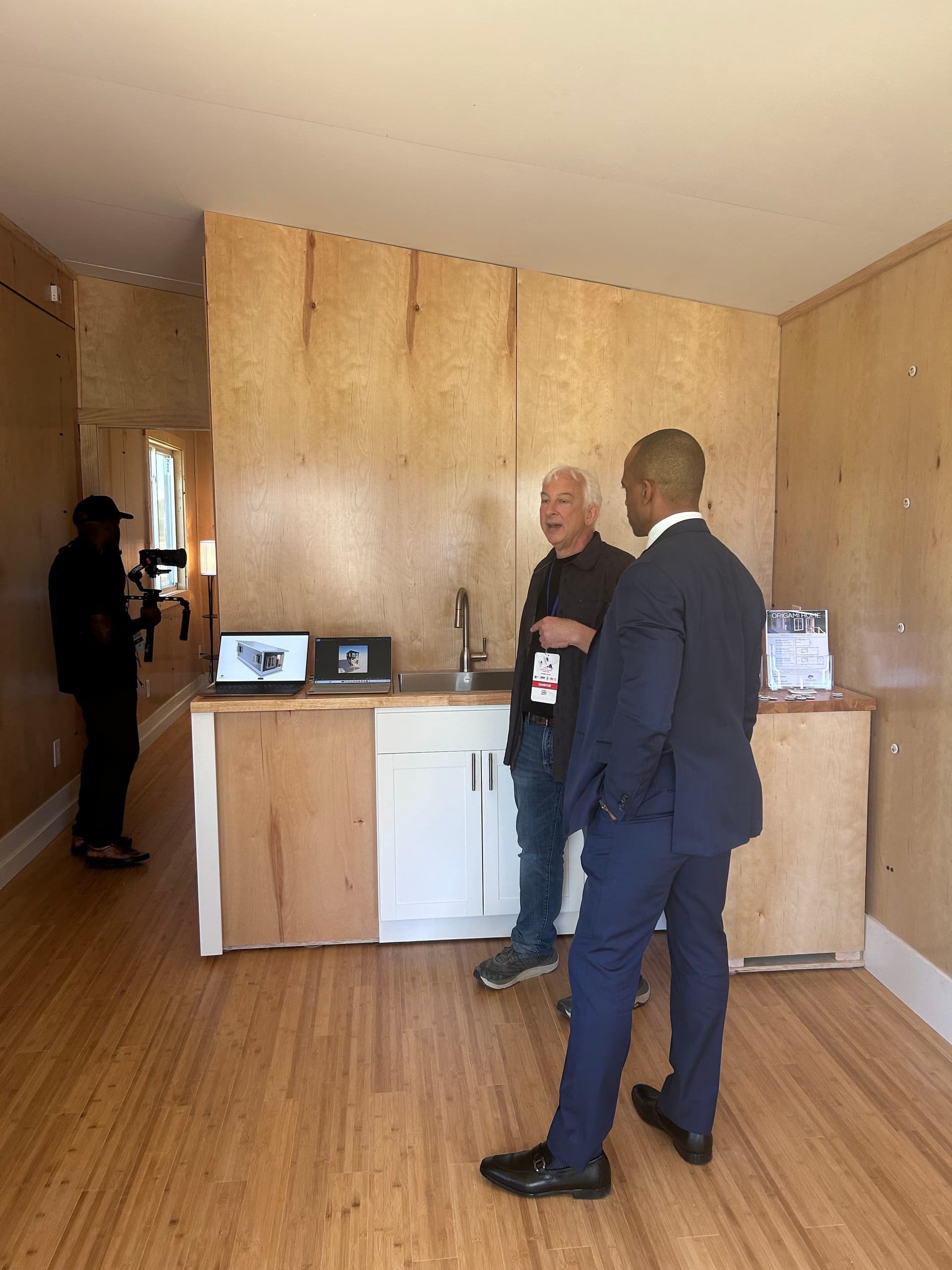 Barry Bialik with Housing Secretary Turner at the National Mall showcase
